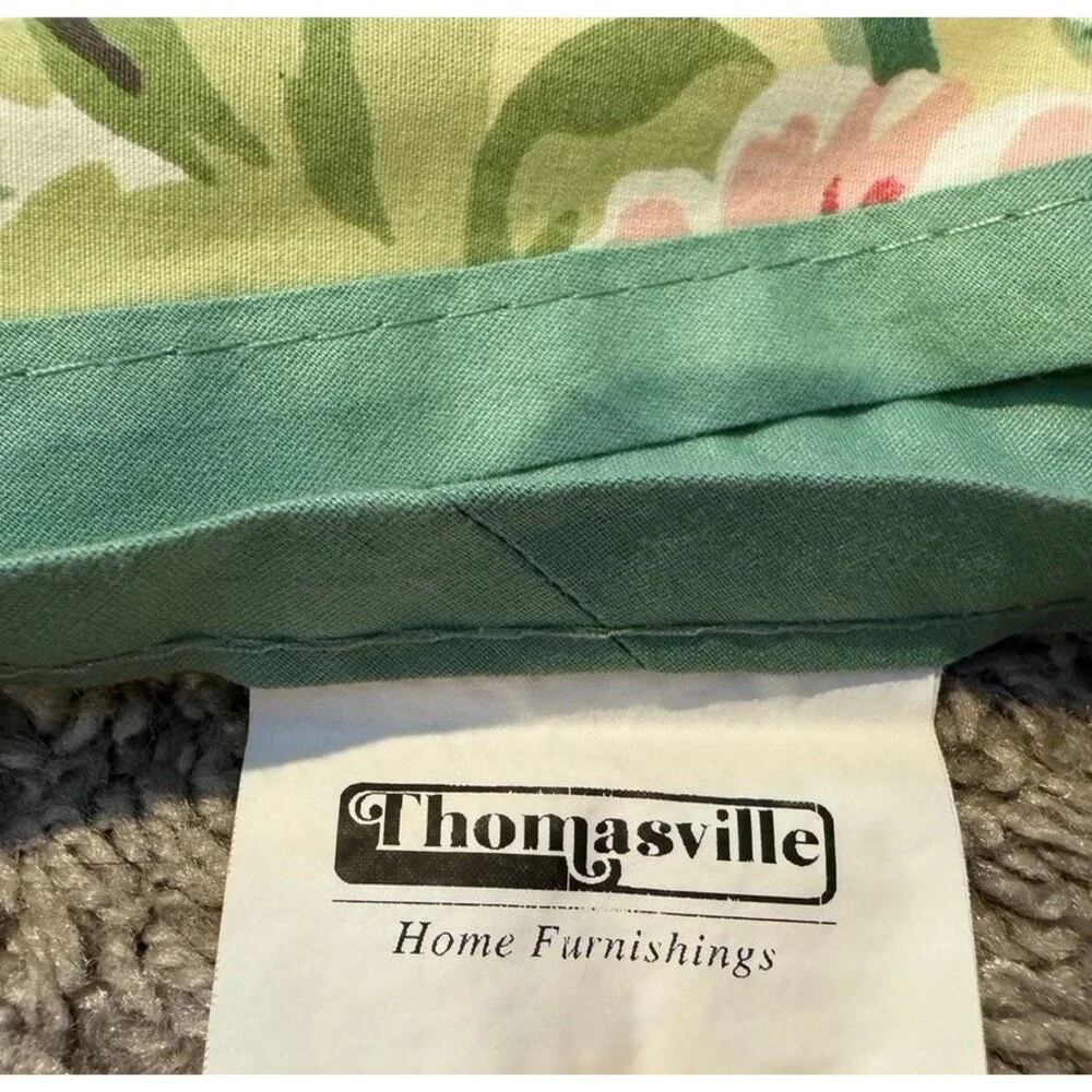 Thomasville Tablecloth 70 x 66